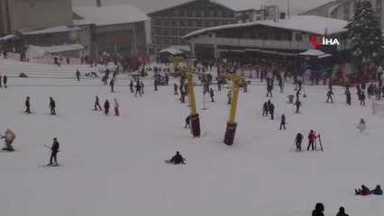 Uludağ'da Yarı Yıl Yoğunluğu...acemi Kayakçılar Pistlere Renk Kattı