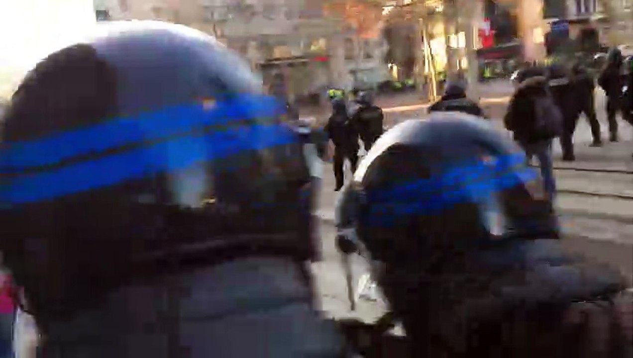Nancy : les policiers chargent les gilets jaunes, des manifestants interpellés