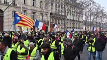 Fransa'da Sarı Yelekliler Yeniden Sokaklarda