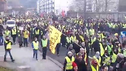 Les gilets jaunes de Besançon sur l'avenue Goulard