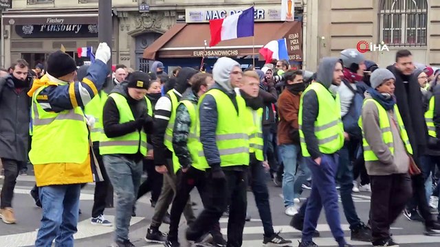 - Sarı Yelekliler 10’ncu kez sokakta- Fransa’da gazeteciler de ‘Sarı Yelekliler’i protesto ediyor