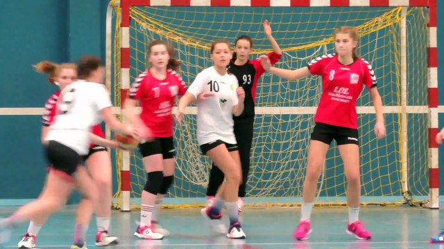 Résumé : -16 Filles VS Les Achards