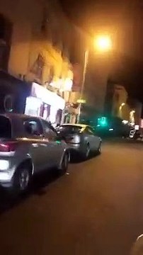 Angleterre : ils dansent hors de la boîte de nuit sur boom boom boom boom