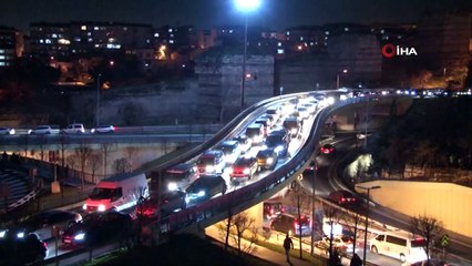 Sürücülerin yol verme inadı kazaya neden oldu