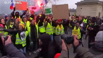 Los "chalecos amarillos" en la calle pese al debate nacional de Macron