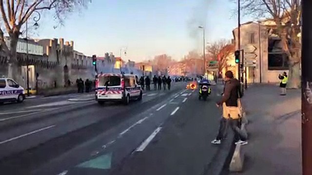 Gilets jaunes : les manifestants repoussés par les forces de l'ordre à Avignon