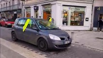 Gilets jaunes à Lons-le-Saunier : une quinzaine d'engins et de véhicules défilent en centre-ville