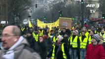 'Coletes amarelos' protestam pelo 10º sábado seguido na França