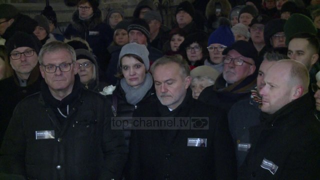 Përcillet për në banesën e fundit kryebashkiaku i Gdanskut - Top Channel Albania - News - Lajme