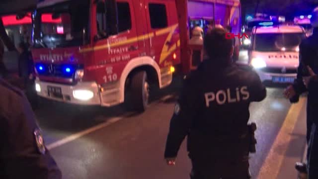 Ankara Kontrolden Çıkan Otomobil 2 Polis Aracına Çarptı: 3 Kişi Ağır, 1 Polis Memuru Hafif Yaralı