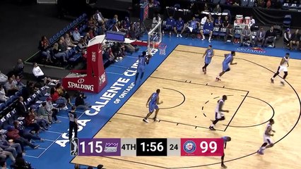 Daniel Ochefu throws down the alley-oop!