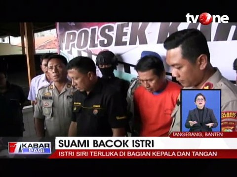 Detik-detik Suami Bacok Istri di Halaman Masjid