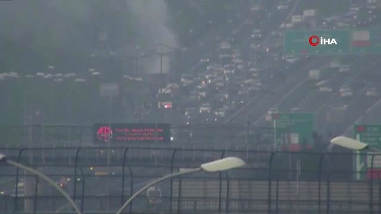 Tem Otoyolu Seyrantepe Mevkiinde Çift Katlı Bir Belediye Otobüsünde Yangın Çıktı.