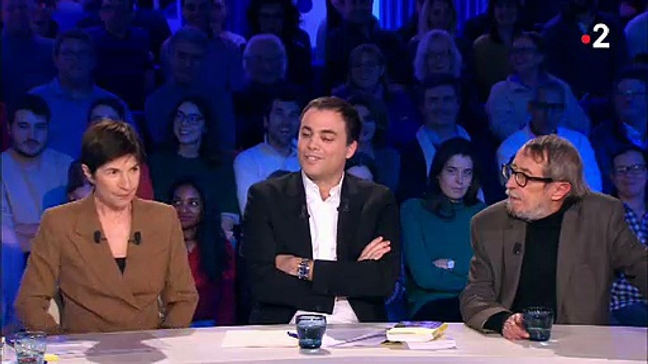 Charles Consigny tacle le concours Miss France et Jean-Pierre Foucault  et son "litre de fond de teint" - Regardez