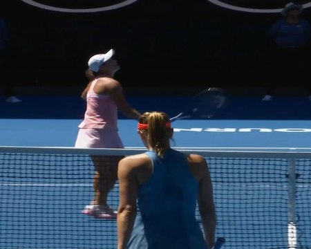 لقطة: تنس: بطولة أستراليا المفتوحة: بارتي تهزم شارابوفا بصعوبة وتبلغ ربع النهائي