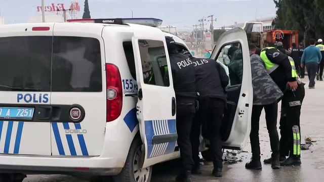 Çöp kamyonuyla polis aracı çarpıştı: 2 yaralı - DENİZLİ