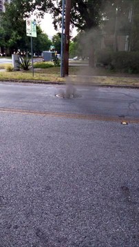 Explosion d'une bouche d'égouts en pleine rue !