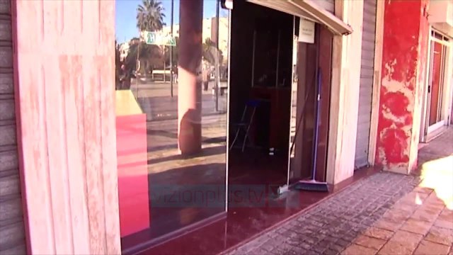 Maskat në aksion, vidhet argjendaria në Lushnje - News, Lajme - Vizion Plus