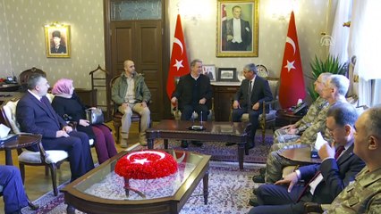 Akar ve TSK'nın komuta kademesi Afrin kahramanlarıyla bir araya geldi (1) - HATAY
