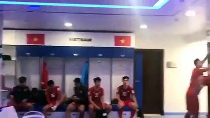 Đội tuyển Việt Nam ăn mừng sau chiến thắng Jordan