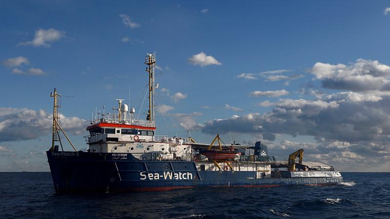 Keine Hilfe: Migranten ertrinken im Mittelmeer