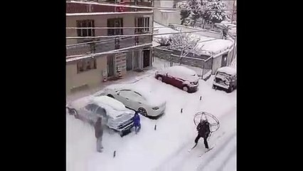 Aller au boulot pendant une tempête de neige... Facile