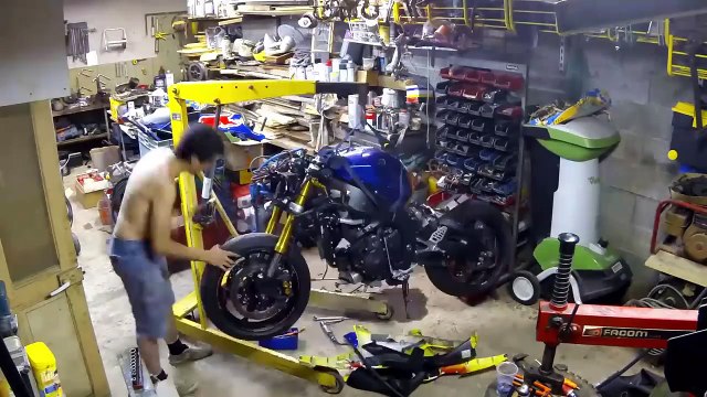 How to rebuild a Yamaha R6 - Réparation épave YAMAHA R6 pour usage piste ( 720 X 1280 )