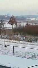 Les policiers se font plaisir dans la neige