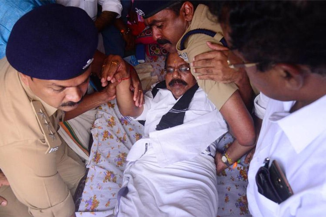 സമരം അവസാനിപ്പിച്ച പിന്നാലെ BJPയില്‍ തമ്മിലടി | Oneindia Malayalam