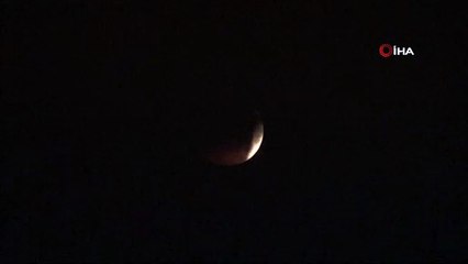 Kanlı ay tutulması İstanbul'da kısmen görüldü