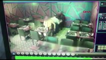 İstanbul- Restorandaki Kaşla Göz Arasındaki Cep Telefonu Hırsızlığı Kamerada