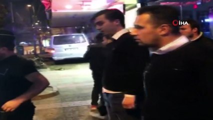 Trafik polisine vurmaya çalışan alkollü sürücüyü, vatandaşlar linç etmek istedi... Yaşanan kaza güvenlik kamerasında