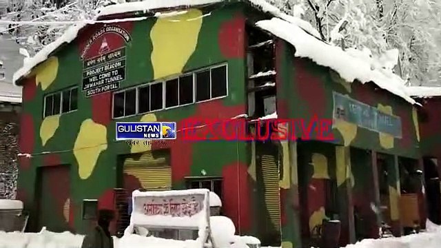 18 Inches Snow Accumulated Across #JawaharTunnel On NHW Vehicular Movement Stopped