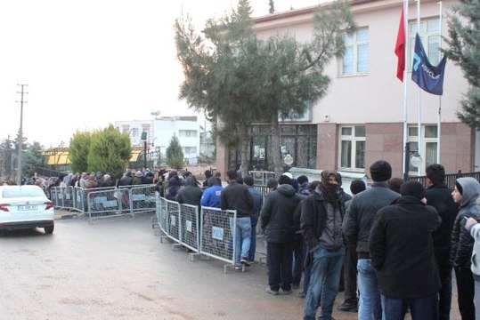 Kuyruğun Ucu Var Bucağı Yok! Bin 500 Kişilik İşçi Alımı İçin 11 Bin 500 Kişi Başvurdu