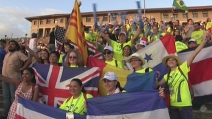Jóvenes de la JMJ de Panamá festejan la luna llena al ritmo de tambores