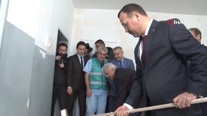 Kollarını Sıvayan Cumhuriyet Başsavcısı, Yükümlüler ile Okul Boyadı