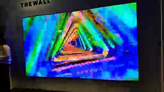 Samsung présente son écran immense The Wall de micro LED de 550 cm de diagonale