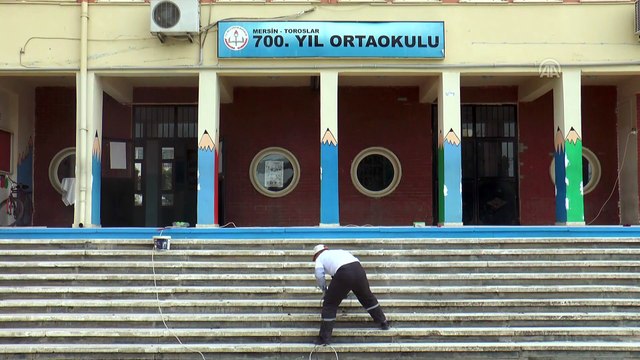 Denetimli serbestlik yükümlüleri yarıyıl tatilinde okulları boyuyor - MERSİN