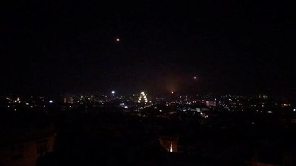 Israel bombardeia alvos iranianos na Síria