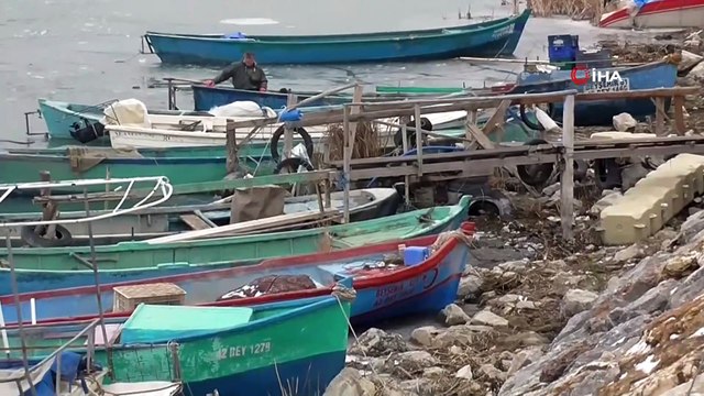- Beyşehir Gölü’nde buzlar arasında avlanma mesaisi