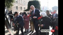 Report TV - Kryeministri Rama, familjarë dhe të afërm homazhe në nder të viktimave të 21 janarit