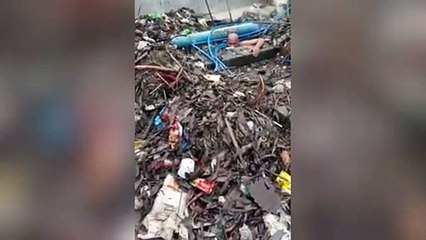 Cuando la basura lo cubre todo y hay que meterse al canal