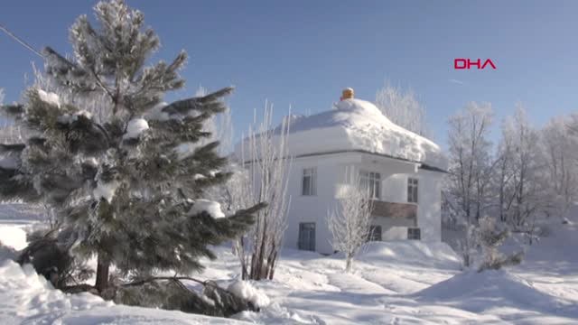 Tunceli Ovacık'ta Kar 3 Metreyi Buldu; Esaret ve Kayak Keyfi Bir Arada