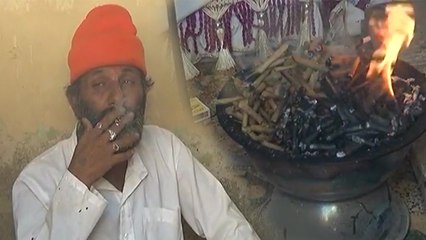 VIDEO: गुजरात के इस गांव में बीड़ी की फूंक से किया जाता है इलाज, दूर-दूर के मरीजों की लगीं कतार
