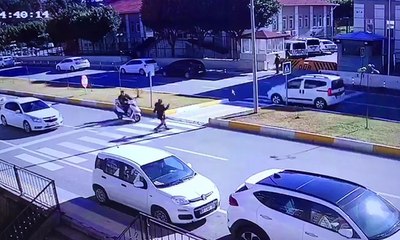 Yaya geçidinde inanılmaz kaza