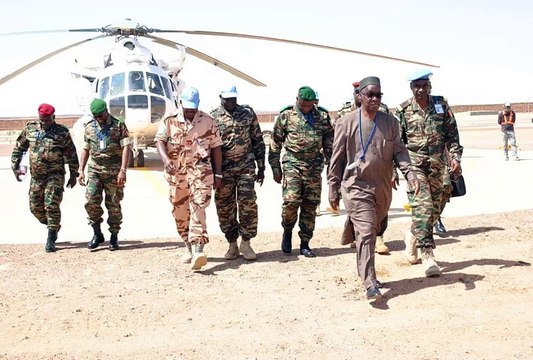 Le ministre d'Etat chargé des Affaires présidentielles et de la Défense nationale rend visite aux soldats guinéens au Mali
