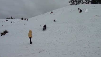 Antalyalı Çocukların Yarım Metrelik Kar Keyfi