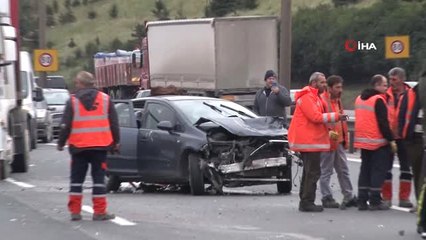 Tem Otoyolunda 3 Araç Birbirine Girdi: 1'i Çocuk 8 Yaralı