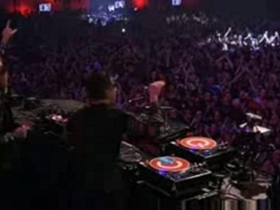 Showtek live @ Qlimax 2007