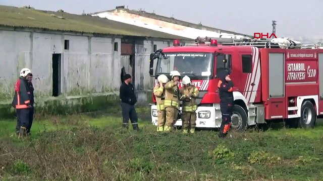 Yangına müdahale eden itfaiyecinin çatıdan düşme anı kamerada